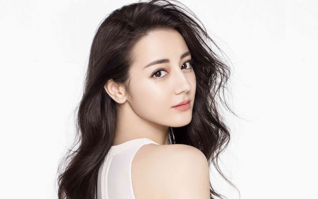 赛琳娜开芭比派对,31岁晋升60亿富婆!