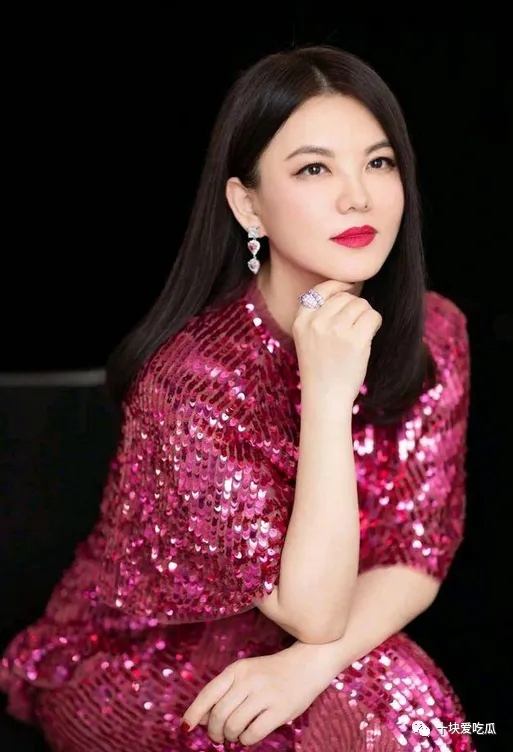 我终于知道莱文慧单身的原因了。刘德华真的给了她一切,除了结婚证